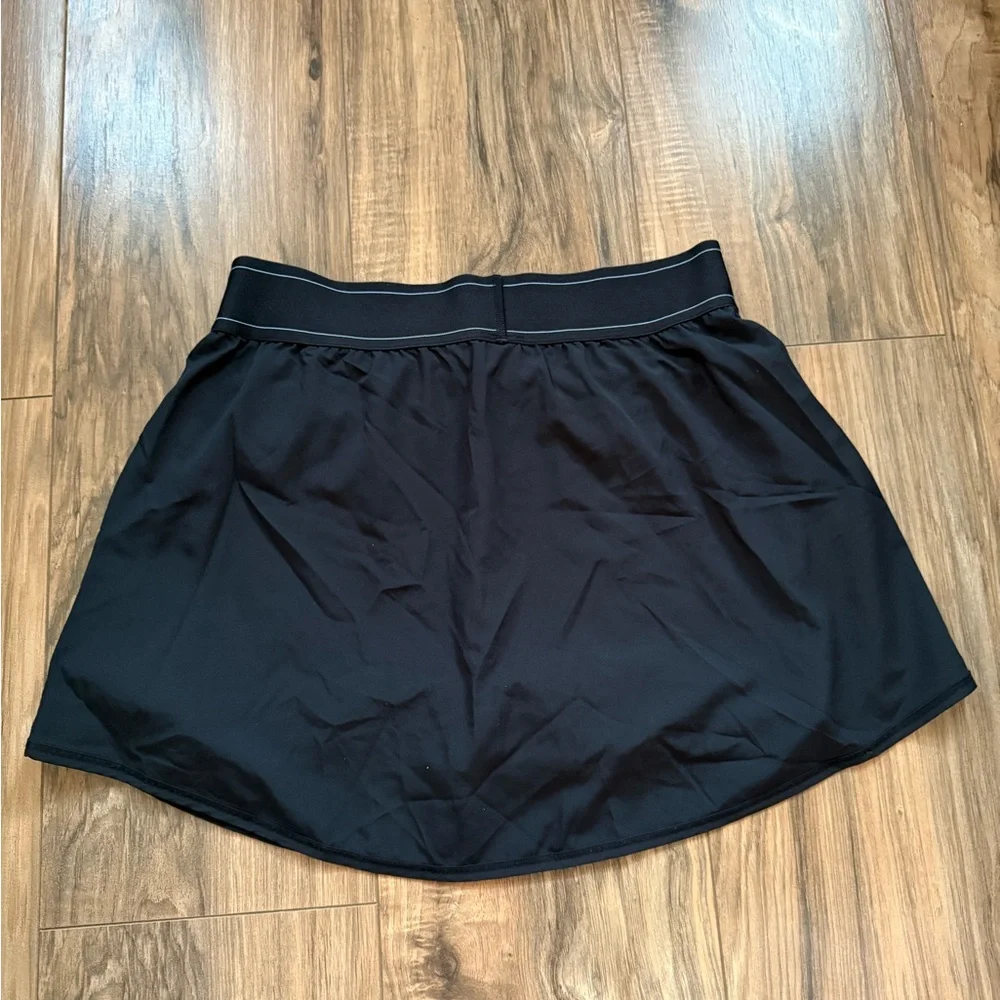 ALO Yoga Black Circle Skirt with Elastic Logo Waistband - Picture 3 of 3